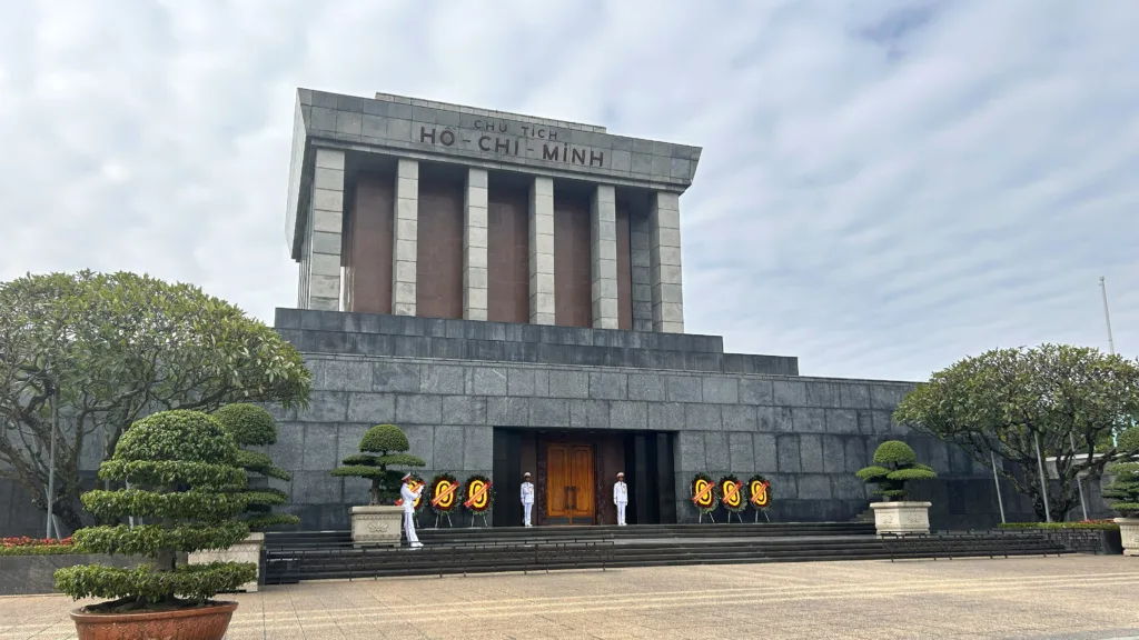 Mausoleo de Ho Chi Minh en Hanoi Vietnam