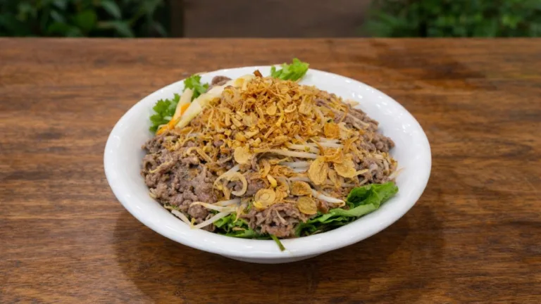 Plato típico Bún bò Nam Bộ de Vietnam