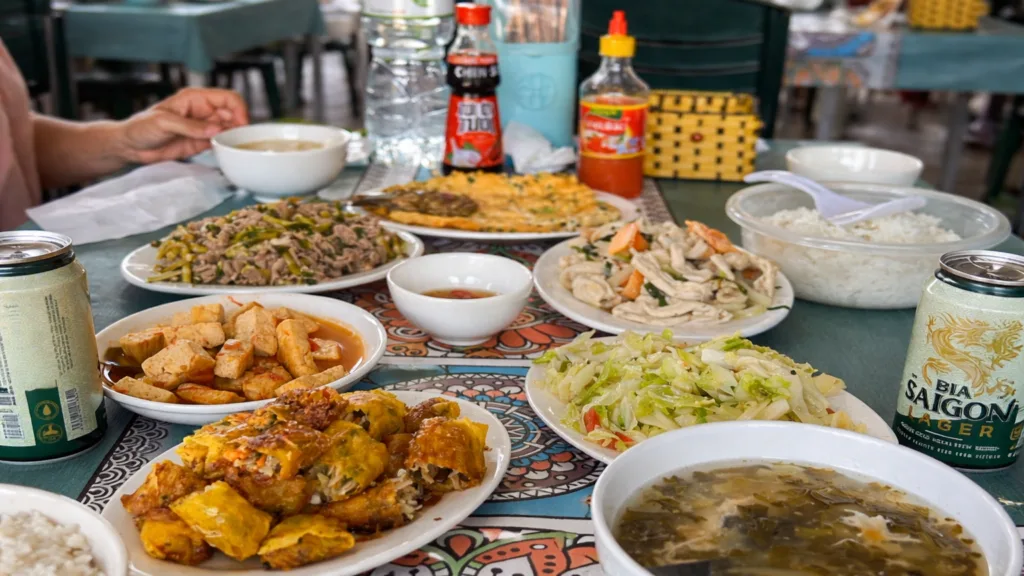 Variedad de platos típicos vietnamitas