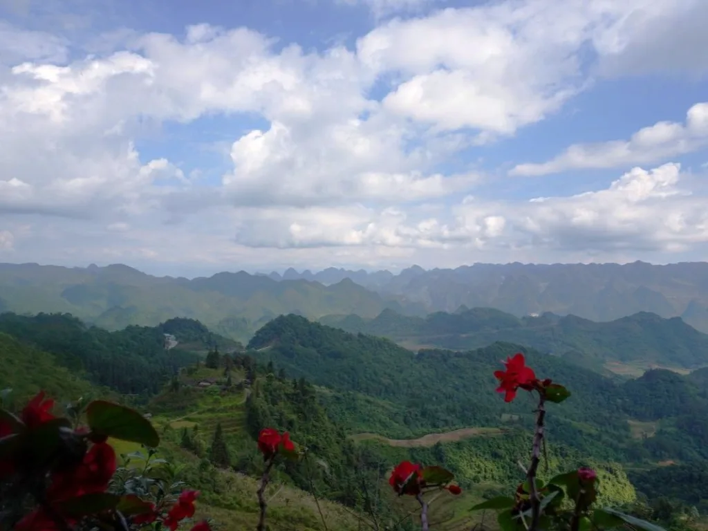 Panoramica desde el mirador de Heaven's Gare en la ruta Ha Giang Loop