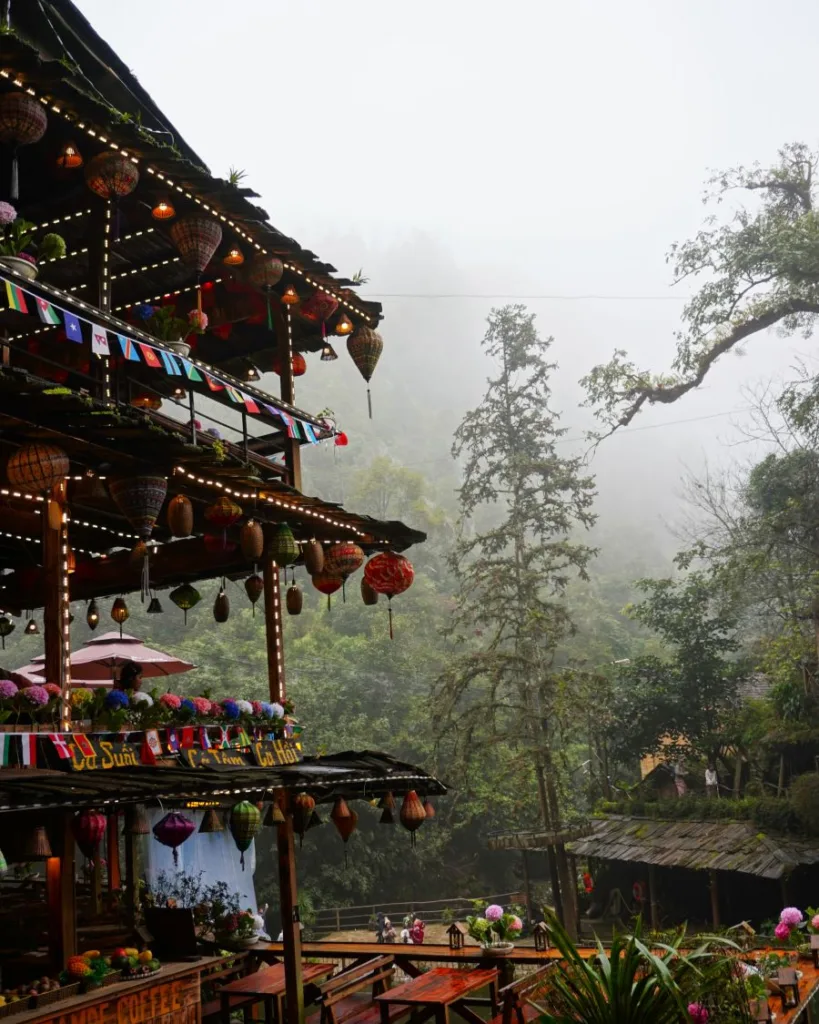 Ambiente de Cat Cat en un dia de niebla