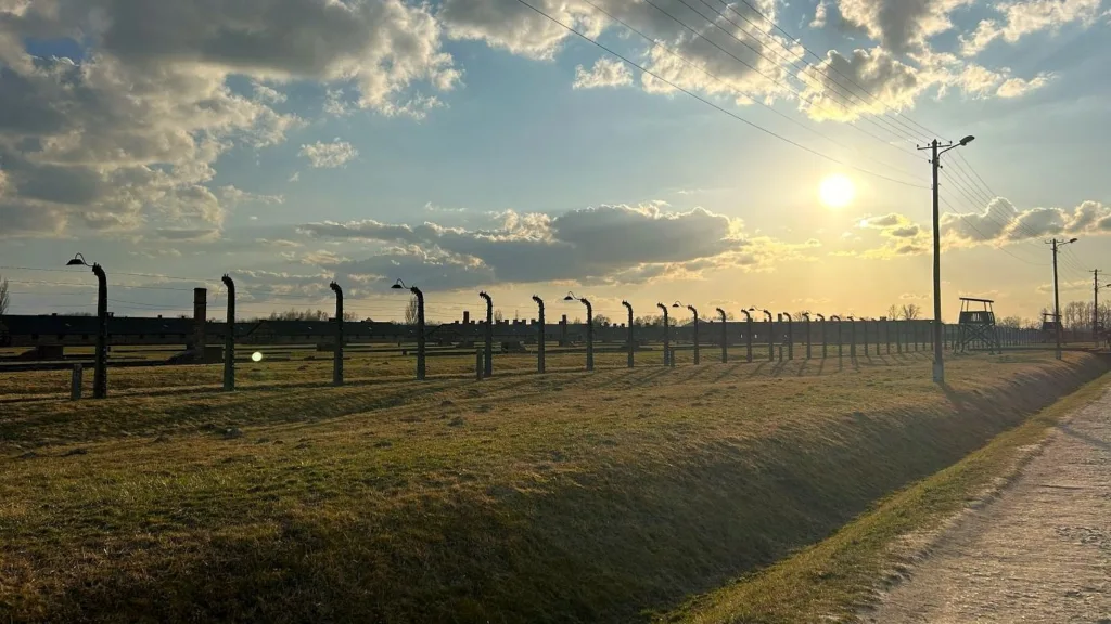 Auschwitz-Birkenau Cracovia al atardecer